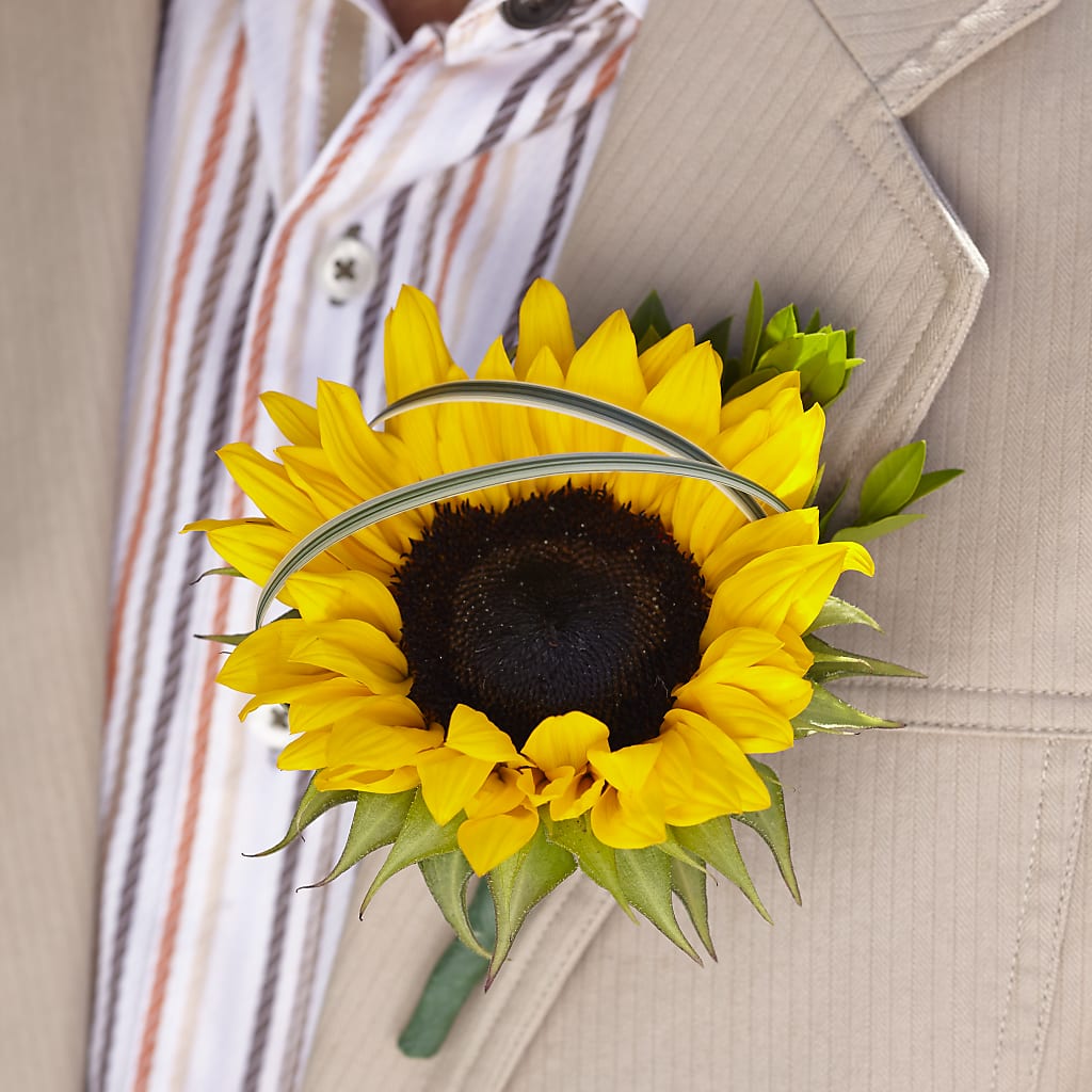 Free Spirit Boutonniere – Realm Of Blooms, Carnegie PA